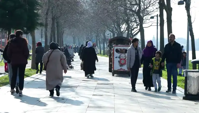 İstanbul Sahilleri Güneşli Havada Doldu